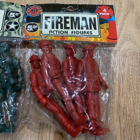 Army figurines and fireman figurines - Picture 2 of 3